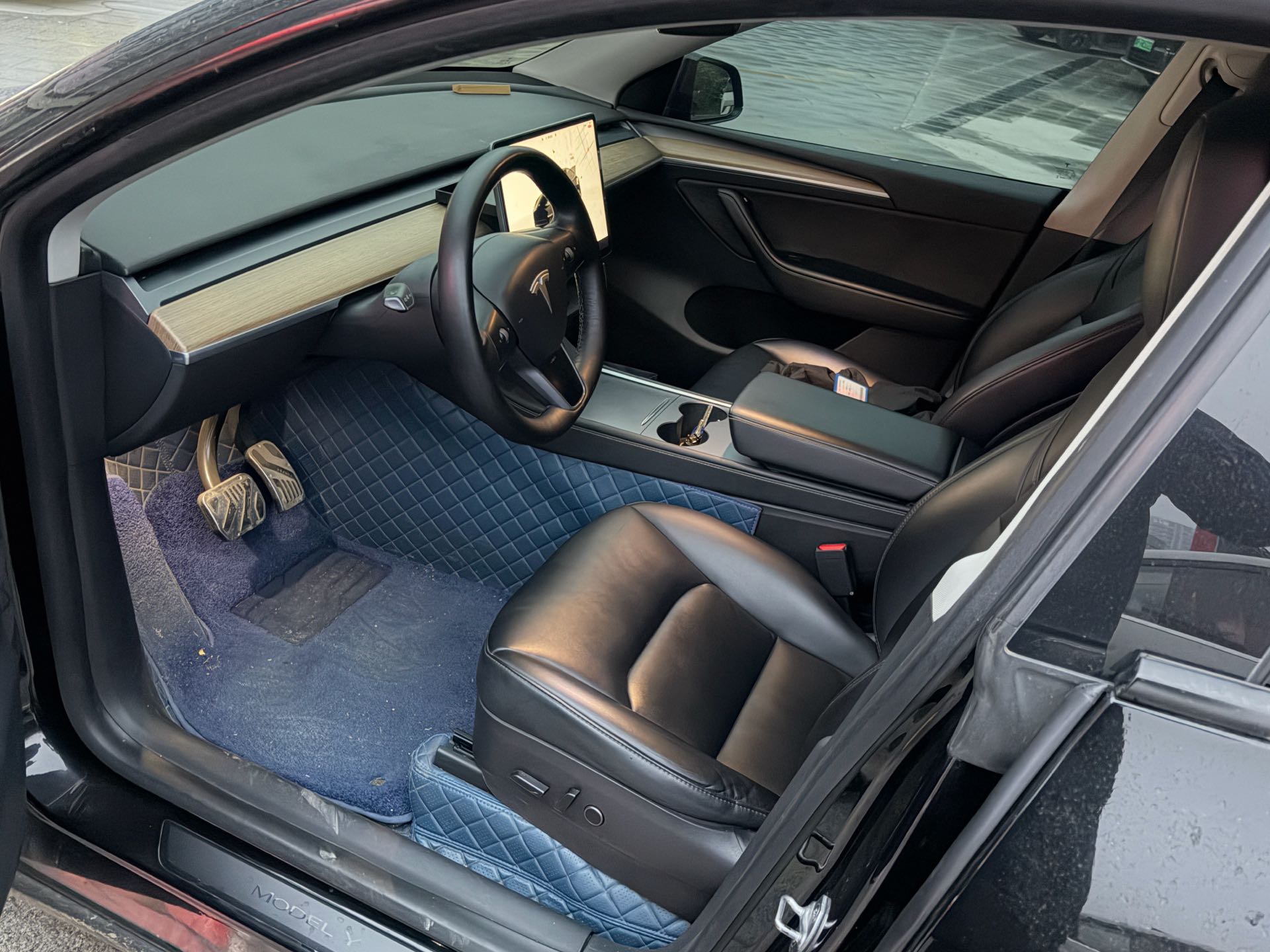 Tesla Model Y 2022 Tesla Model Y 2022 car image