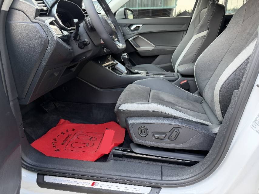 Audi Q3 2023 car image #8