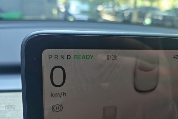 Tesla Model Y 2023 car image #13