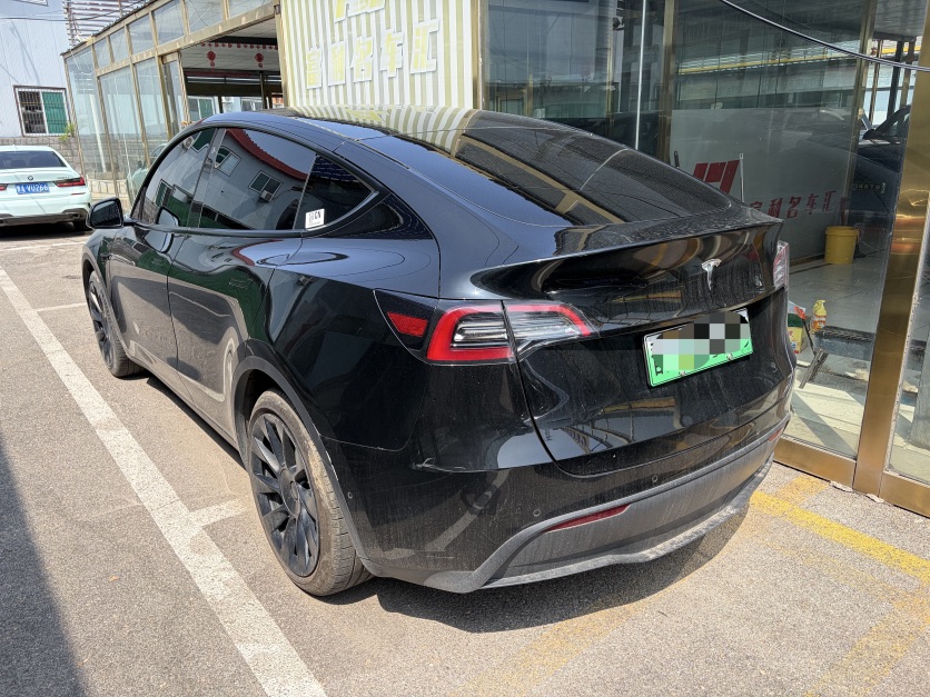 Tesla Model Y 2022 car image #4