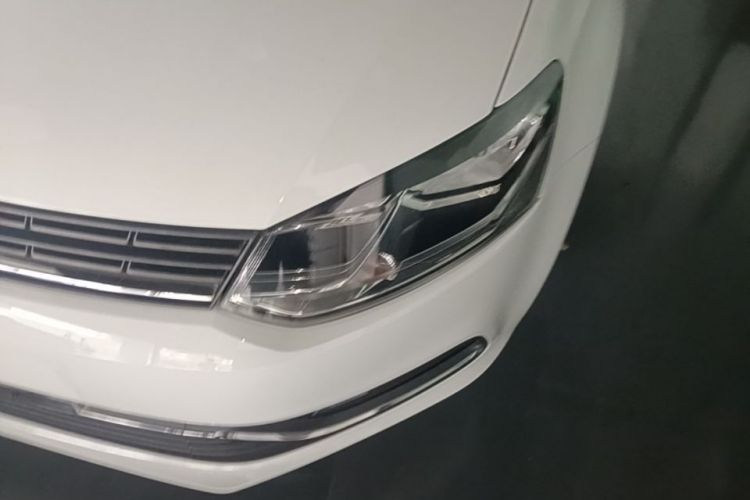 Volkswagen Polo 2016 car image #23