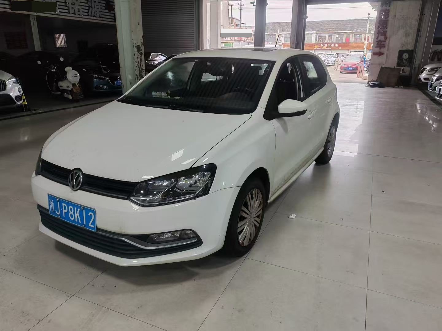 Volkswagen Polo 2017 car image 