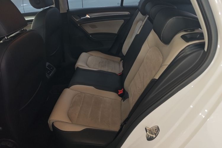 Volkswagen Golf 2017 car image #17