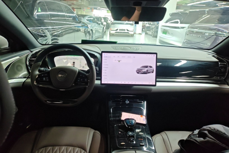 BYD Han 2024 car image #11