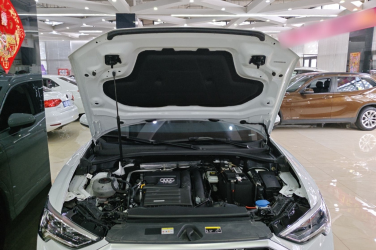 Audi Q3 2022 car image #22