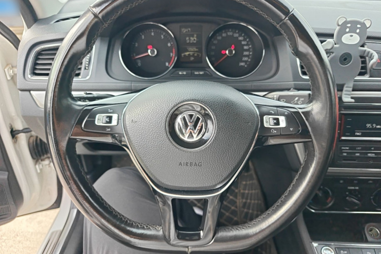 Volkswagen Lavida 2017 car image #11