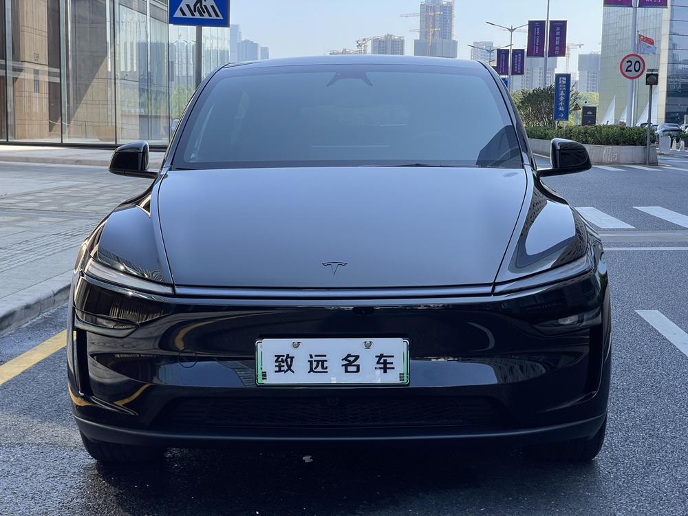 Tesla Model Y 2026 #2 Tesla Model Y 2026 صورة سيارة #2