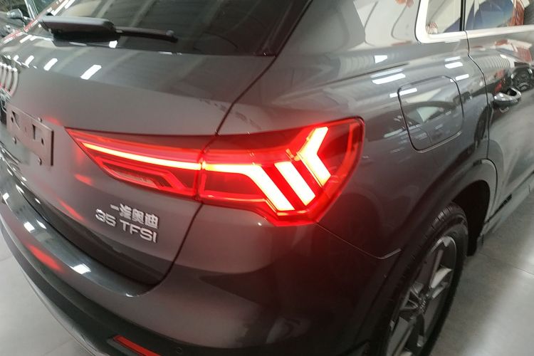 Audi Q3 2020 car image #8