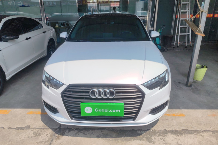 Audi A3 2018 car image #3