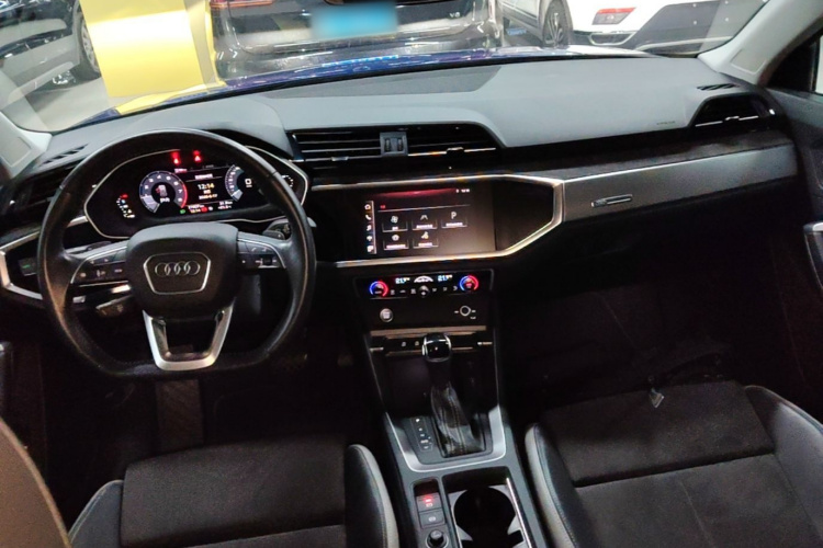 Audi Q3 2020 car image #10