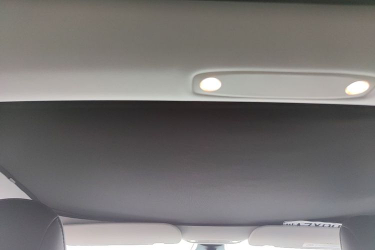 Tesla Model 3 2023 car image #20