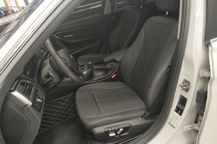 BMW 3 Series 2017 #15 BMW 3 Series 2017 car image #15