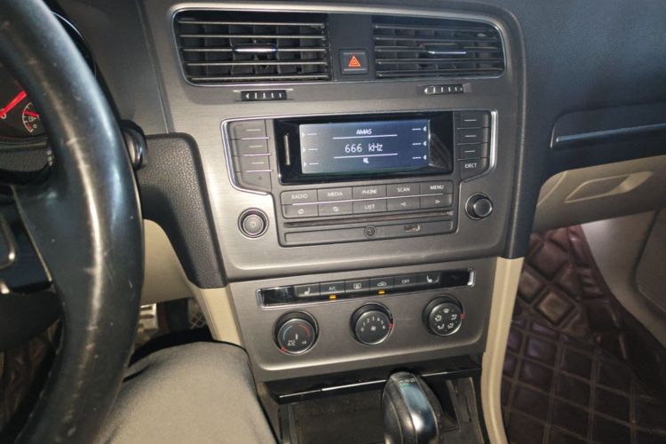 Volkswagen Golf 2014 car image #13