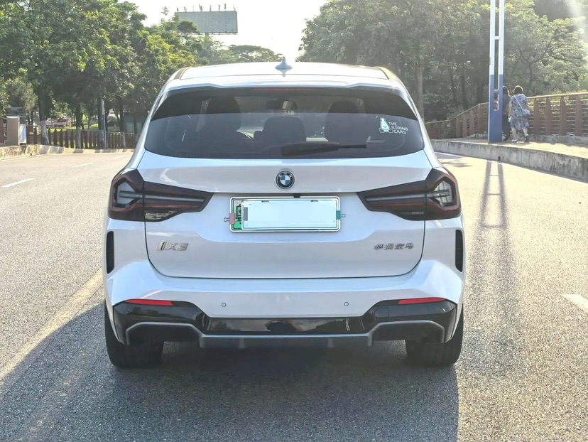 BMW iX3 2023 car image #8