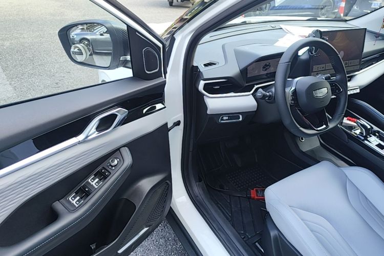 GEELY Coolray 2025 изображение автомобиля #16