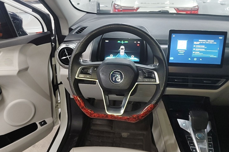 BYD Yuan Pro 2022 #11 BYD Yuan Pro 2022 car image #11