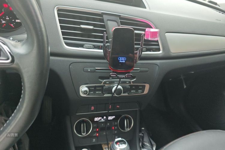 Audi Q3 2018 car image #15