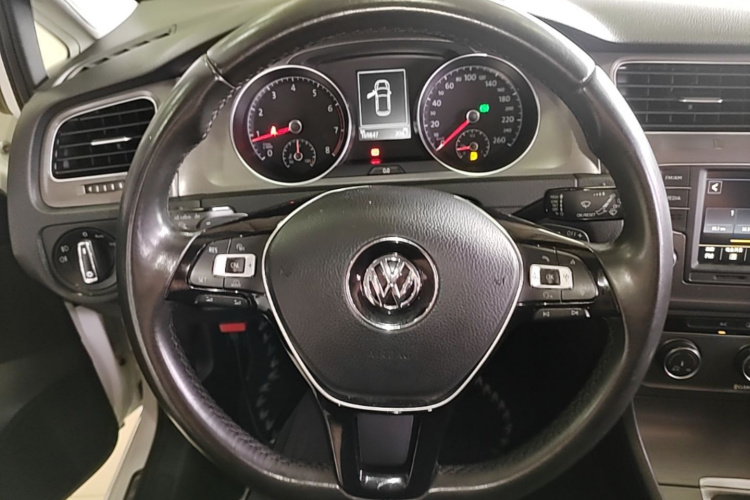 Volkswagen Golf 2017 car image #11