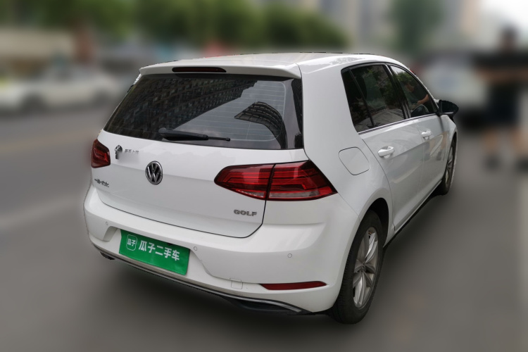 Volkswagen Golf 2018 car image #5