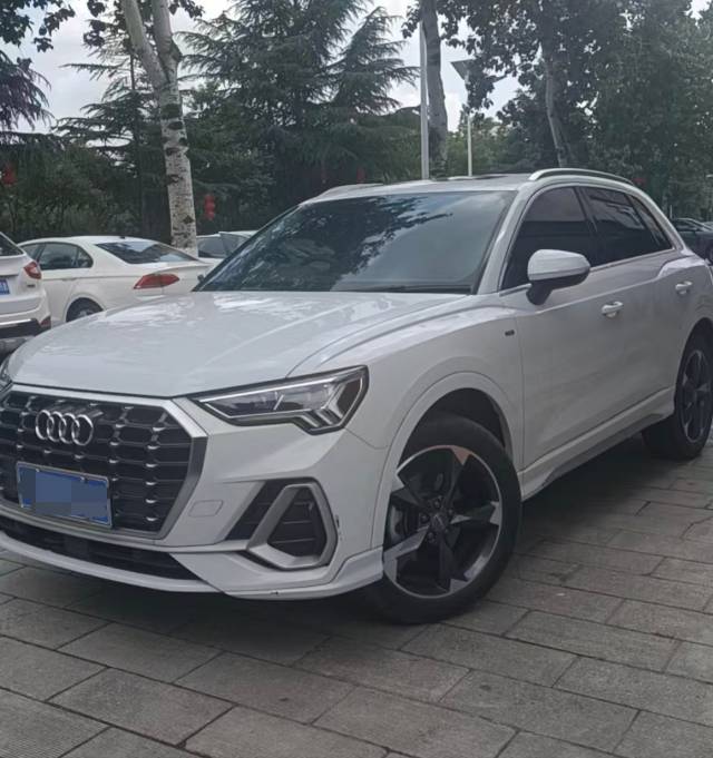 2020 immagine di auto 