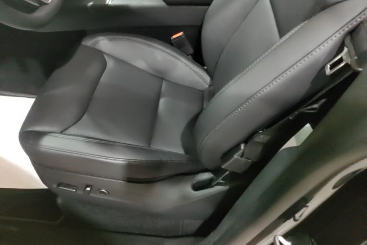 Tesla Model Y 2025 car image #15