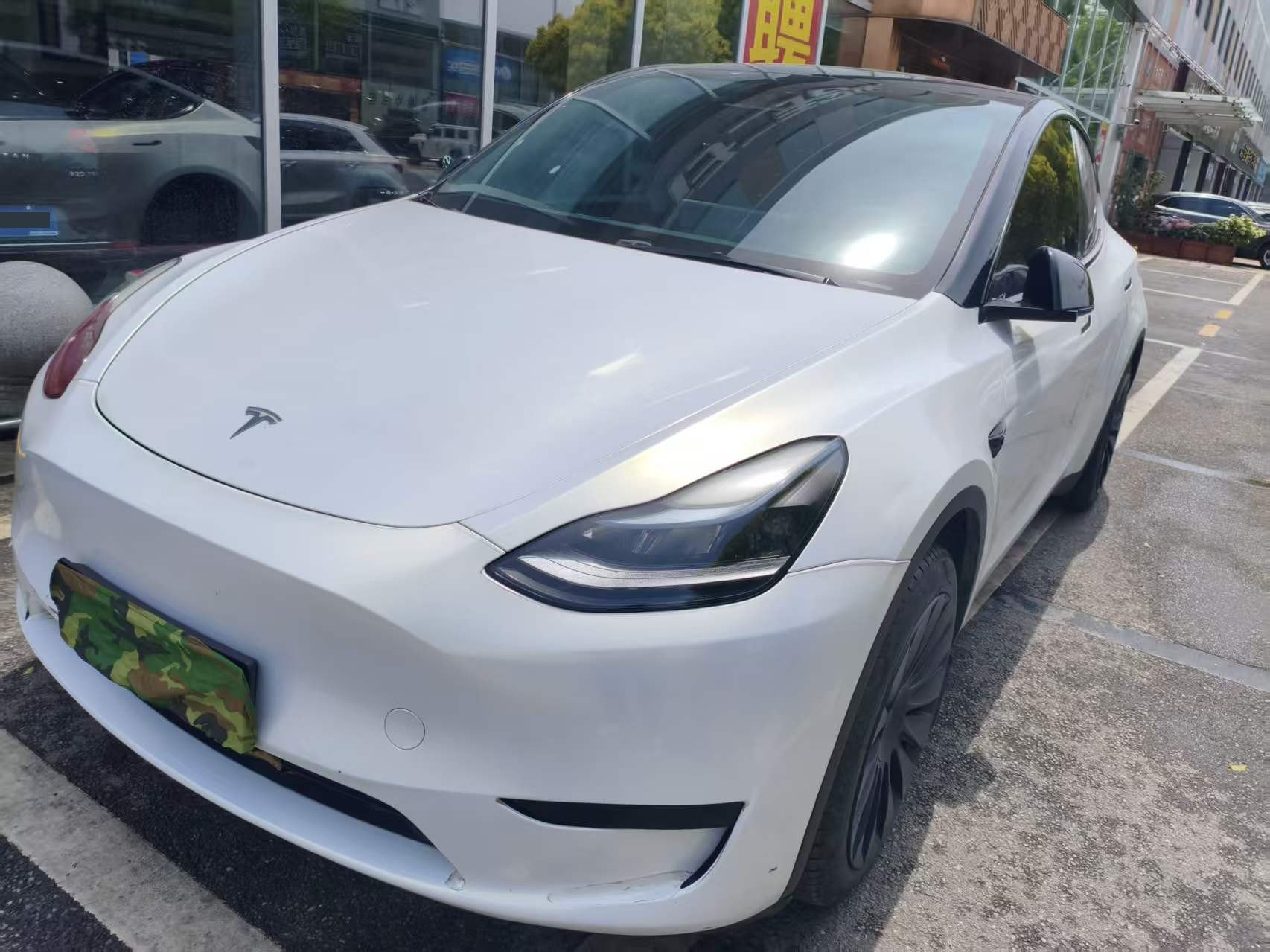 Tesla Model Y 2023 car image 