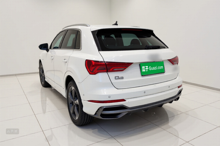 Audi Q3 2022 car image #5