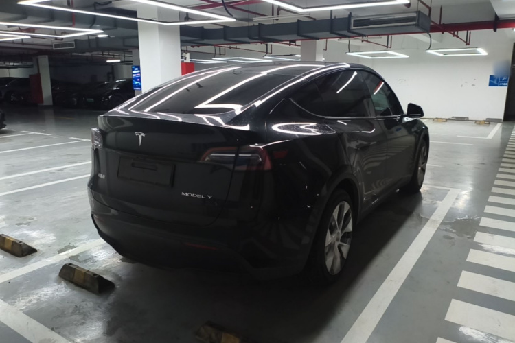 Tesla Model Y 2023 car image #5