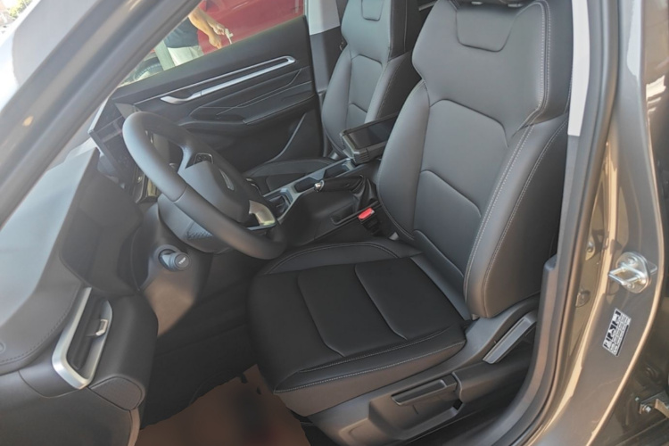 GEELY Emgrand 2025 car image #15