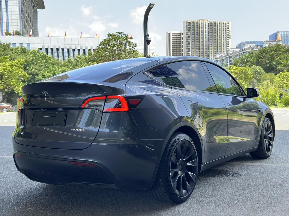 Tesla Model Y 2022 car image #6