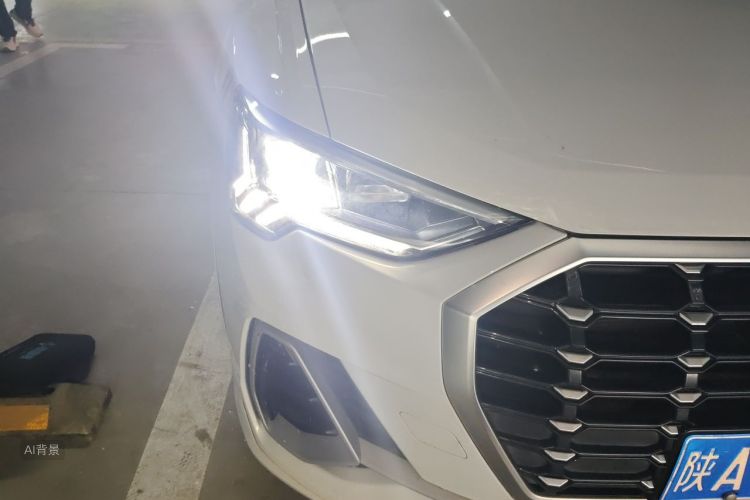 Audi Q3 2021 car image #8