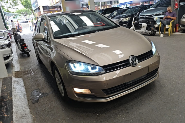 Volkswagen Golf 2017 car image #4