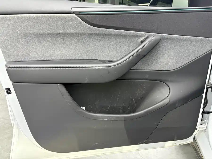 Tesla Model Y 2025 #12 Tesla Model Y 2025 car image #12