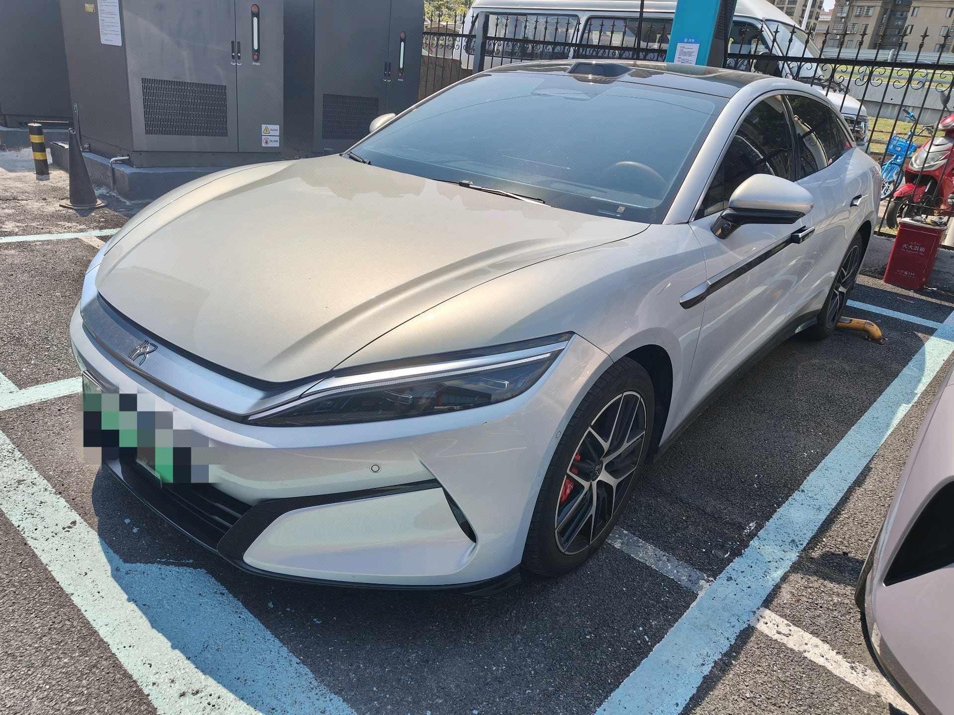 BYD HanL 2025 BYD HanL 2025 immagine di auto