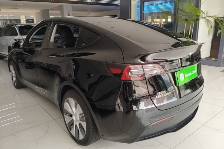 Tesla Model Y 2023 #7 Tesla Model Y 2023 car image #7