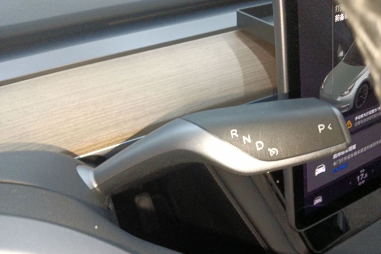 Tesla Model Y 2021 #14 Tesla Model Y 2021 car image #14