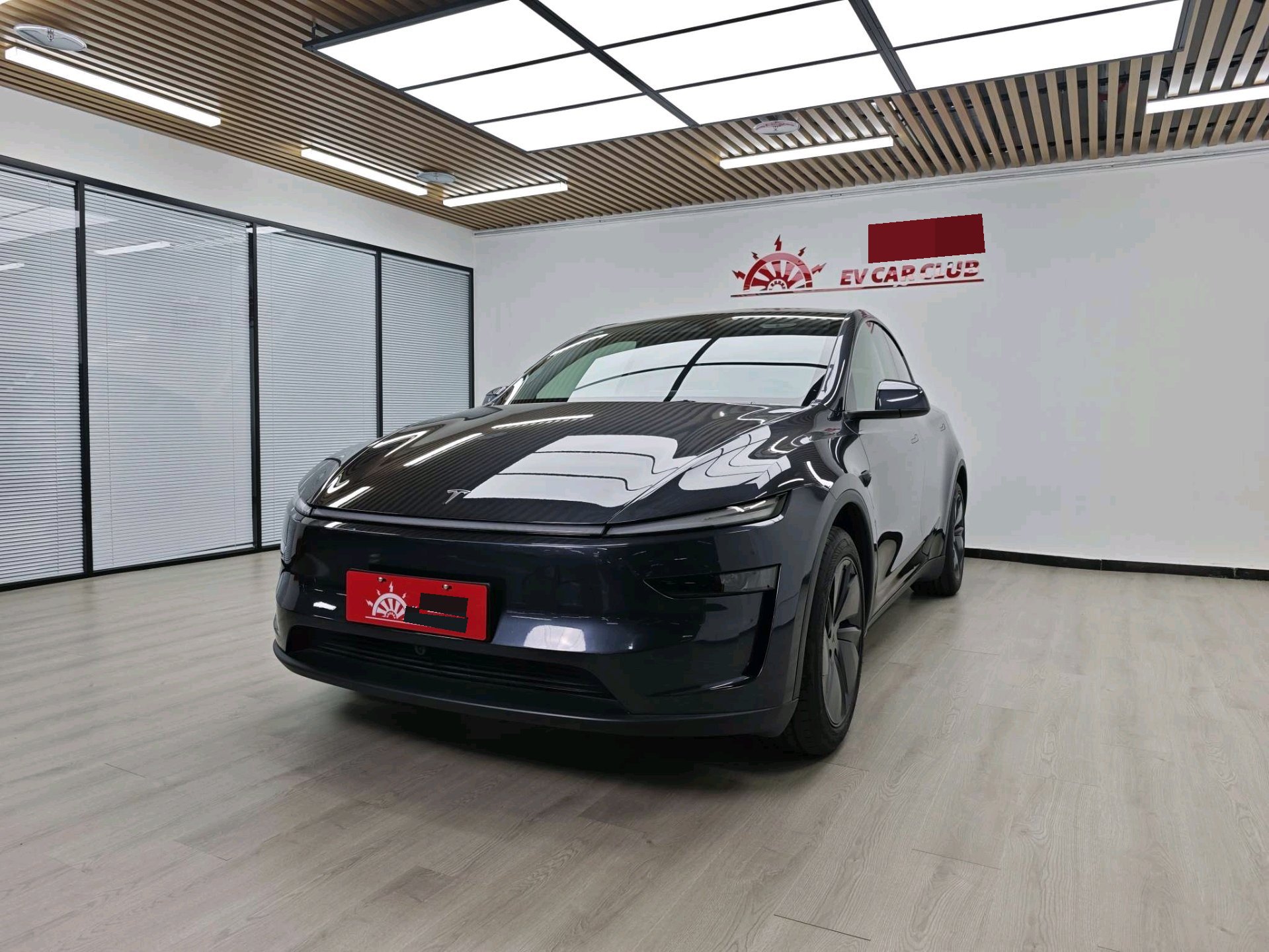 Tesla Model Y 2025 Tesla Model Y 2025 car image