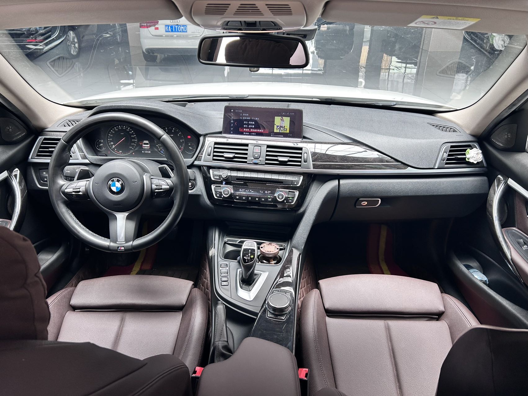 BMW 3 Series 2018 car image #10