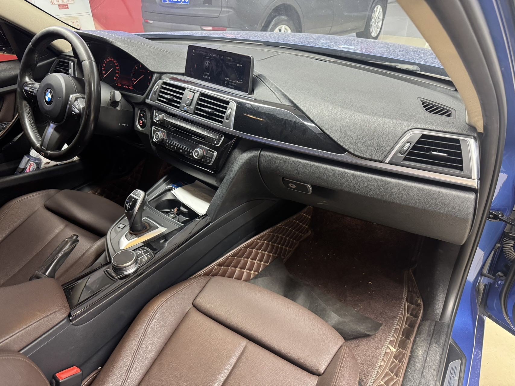 BMW 3 Series 2018 car image #8