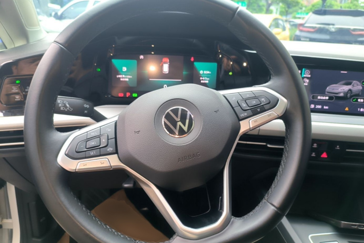 Volkswagen Golf 2022 car image #11
