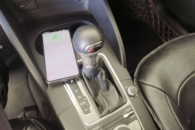 Audi A3 2018 car image #18