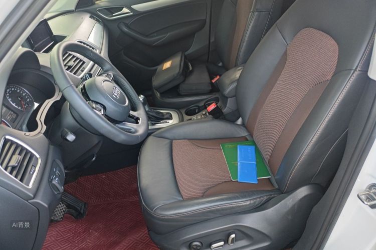 Audi Q3 2019 car image #17
