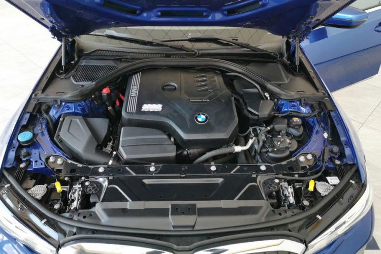 BMW 3 Series 2020 car image #17