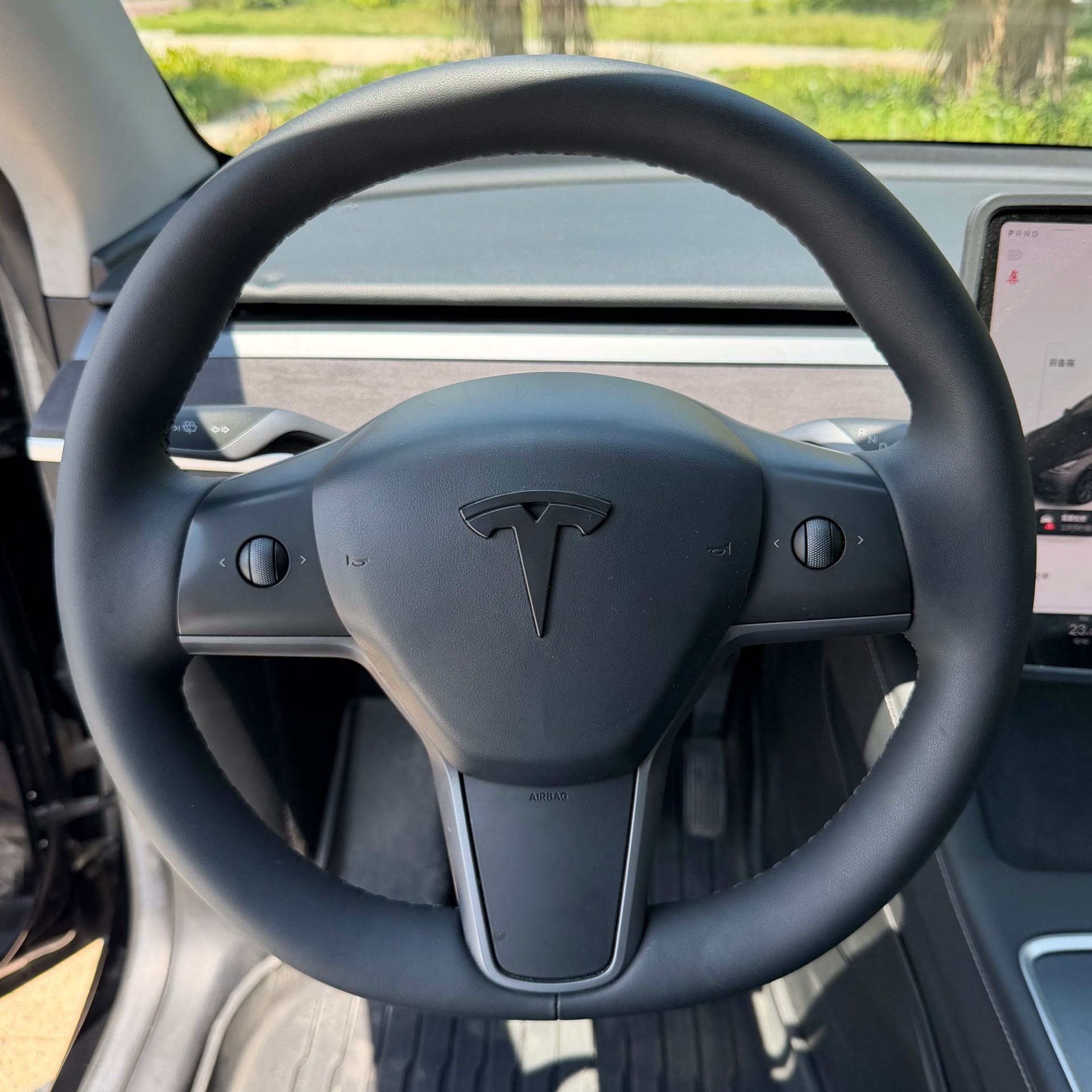 Tesla Model Y 2023 صورة سيارة #10