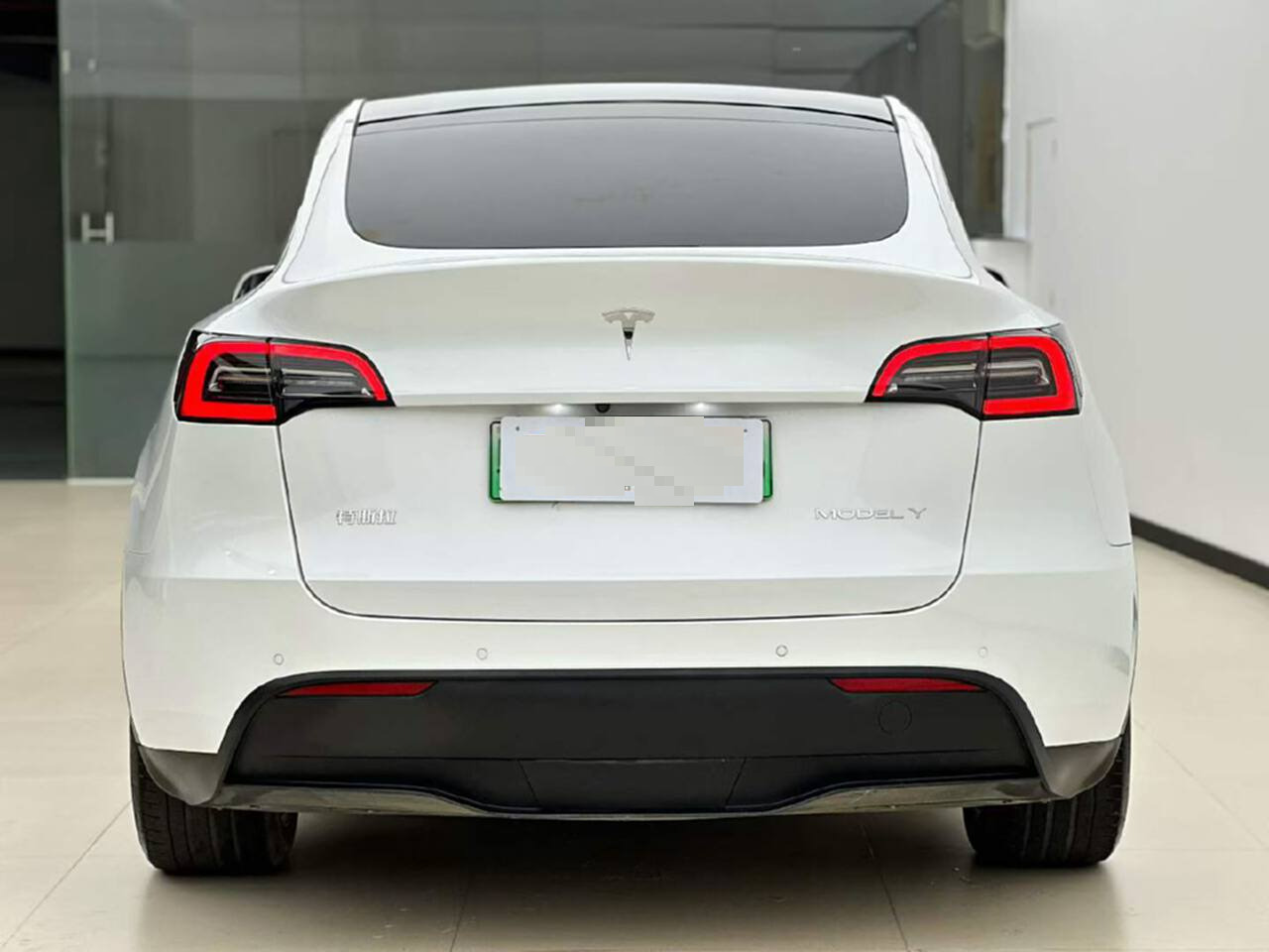 Tesla Model Y 2022 car image #11