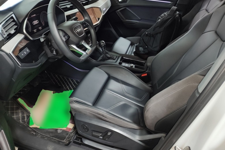 Audi Q3 2024 car image #16