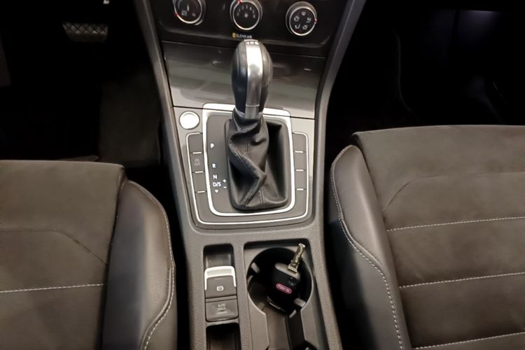 Volkswagen Golf 2018 car image #14