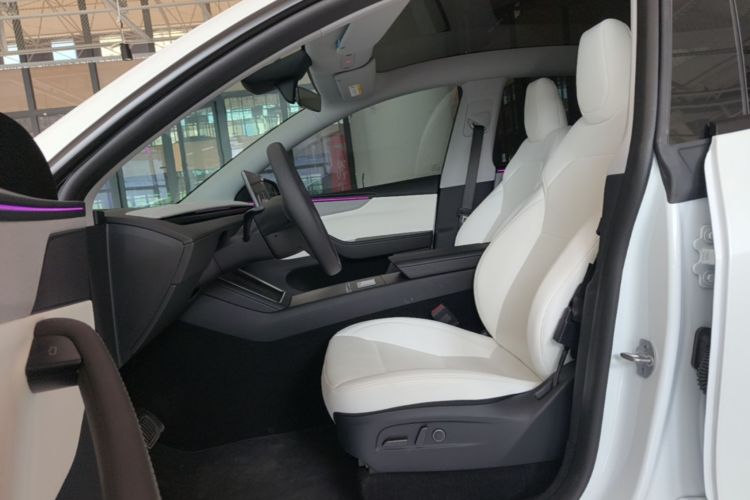 Tesla Model Y 2025 #15 Tesla Model Y 2025 car image #15