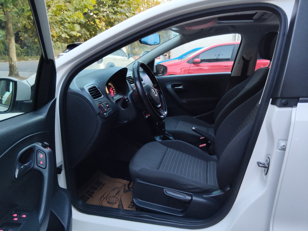 Volkswagen Polo 2016 car image #8