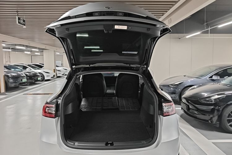 Tesla Model Y 2022 car image #19